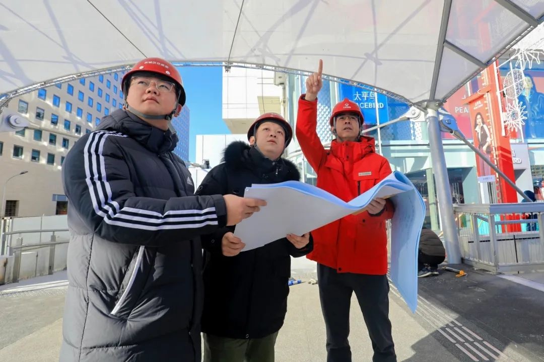连续八年春节坚守岗位，他们为何选择不回家？揭秘西单连廊背后的无名英雄  第3张