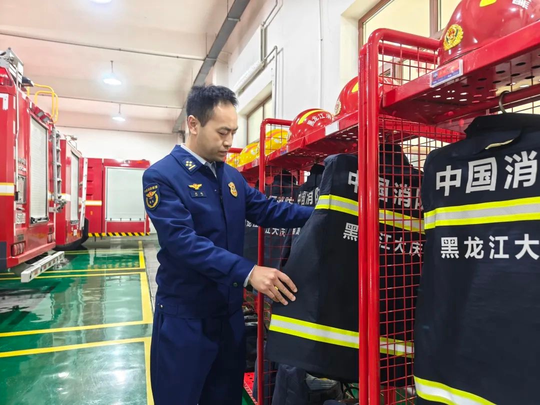 大年初四到处喜气洋洋!但消防员咋坚守的?  第6张