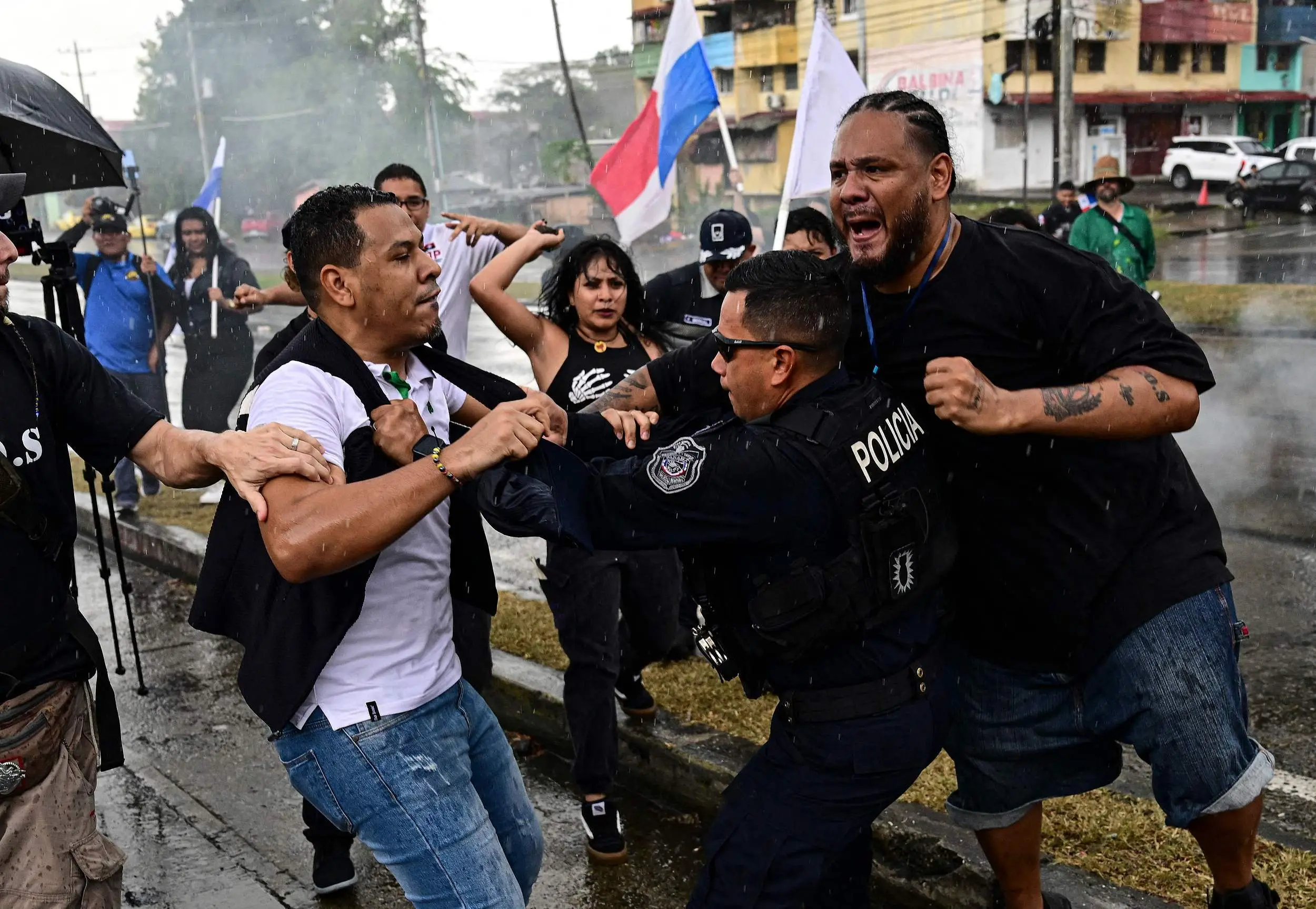 巴拿马民众为何焚烧特朗普肖像？揭秘美国威胁夺取运河背后的真相  第3张