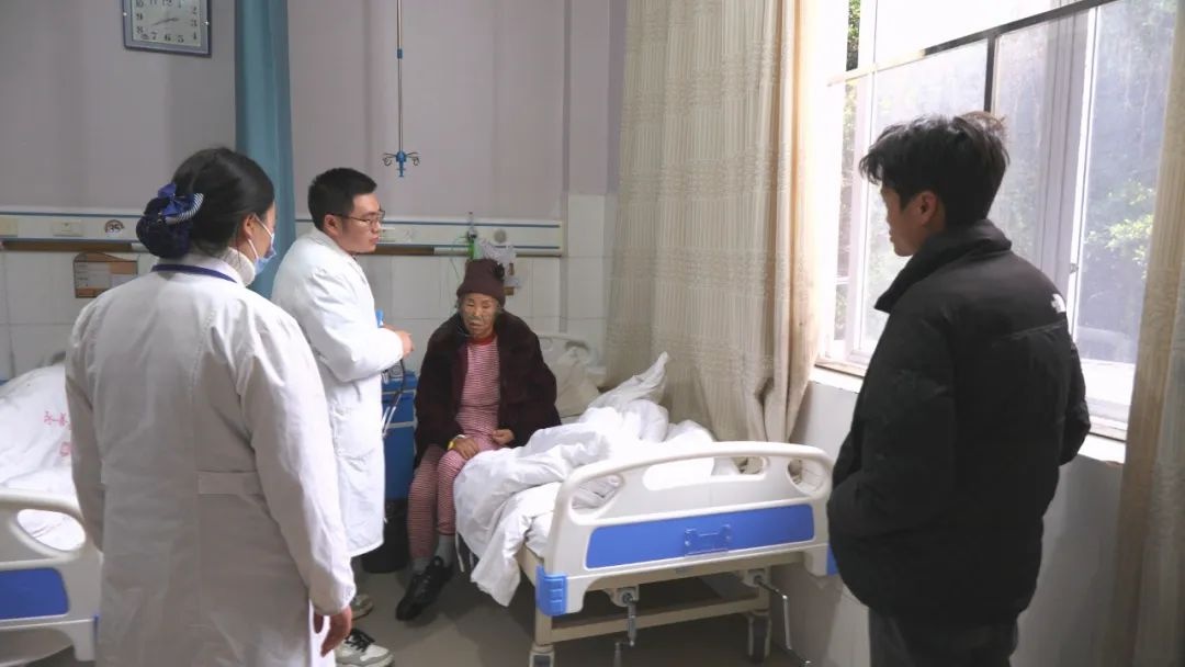 春节团圆时刻，他们为何选择坚守岗位？揭秘永善县人民医院的医者仁心  第3张