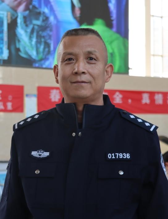 春节客流高峰，多部门保畅通！交警化身守路人？超敬业  第6张