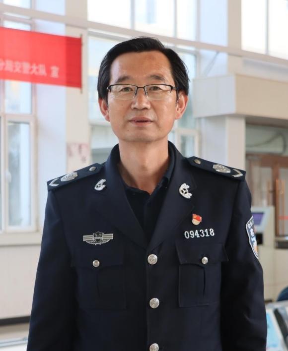 春节客流高峰，多部门保畅通！交警化身守路人？超敬业  第8张