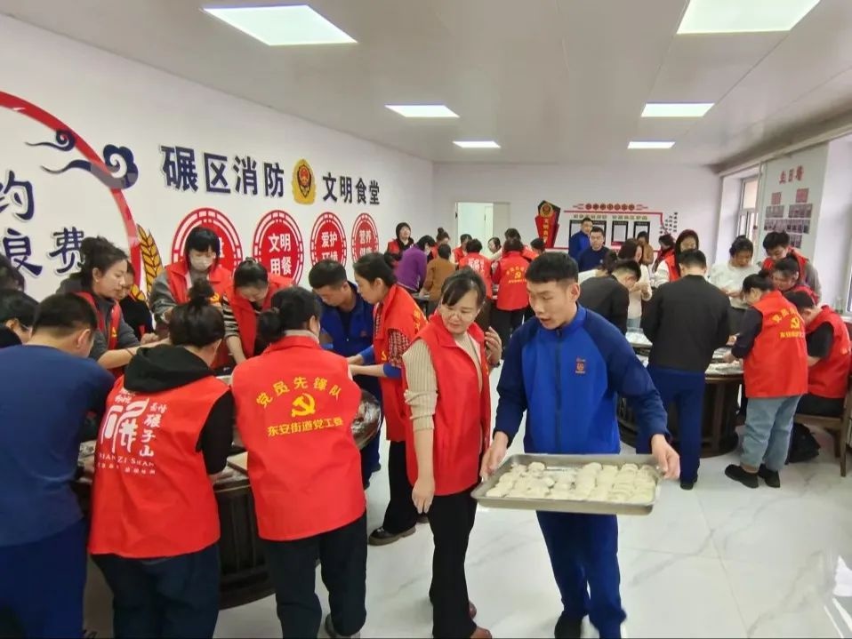 春节本是团圆时，消防员为何坚守岗位?致敬默默奉献者!  第17张