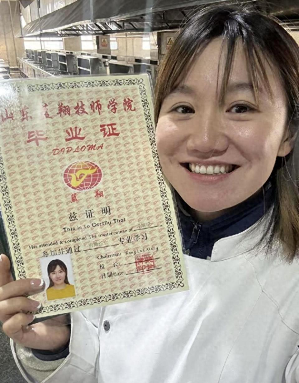 清华毕业失业后转蓝翔学厨!如今承包年夜饭?太牛了!