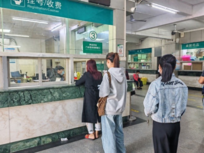 春节阖家团圆时，医护坚守医线！你知道背后的艰辛吗？