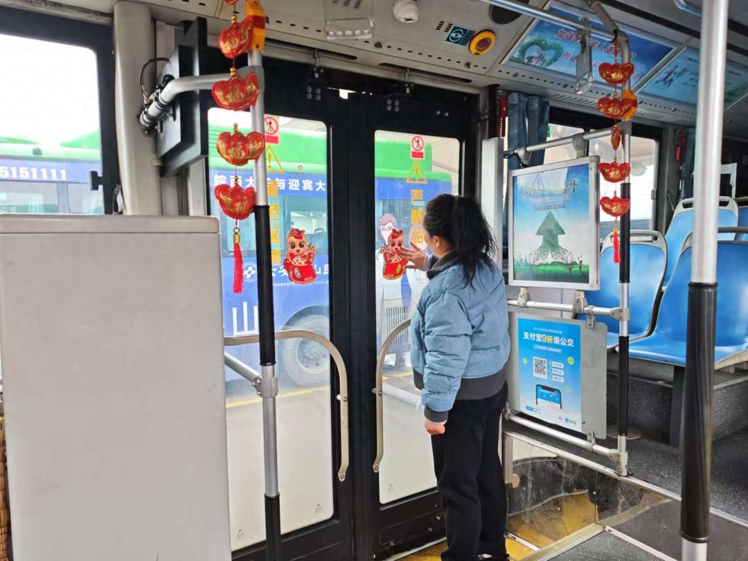 春节万家团圆，14路驾驶员梁燕为何坚守岗位?致敬平凡坚守者!