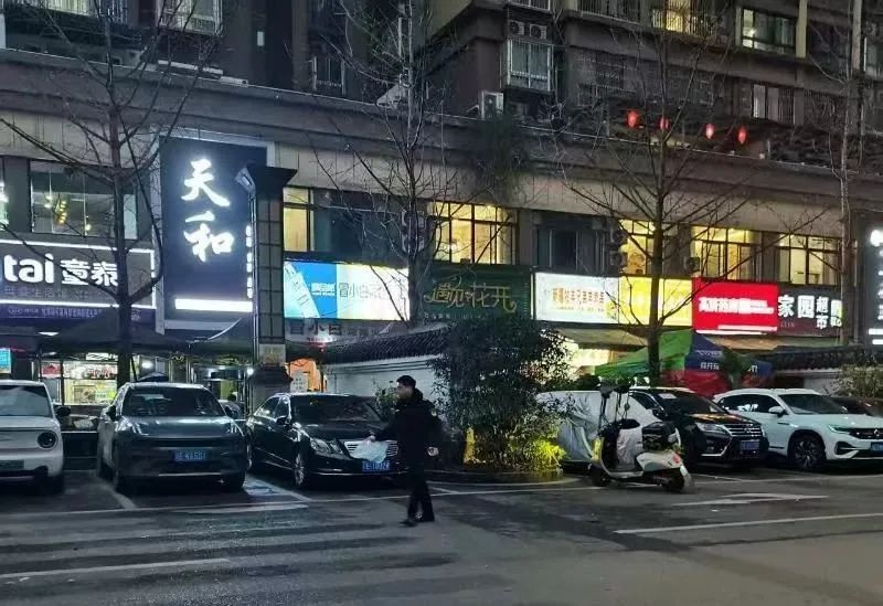 叙永县综合行政执法局如何打造整洁有序的新春环境？揭秘他们的日夜巡查行动  第3张