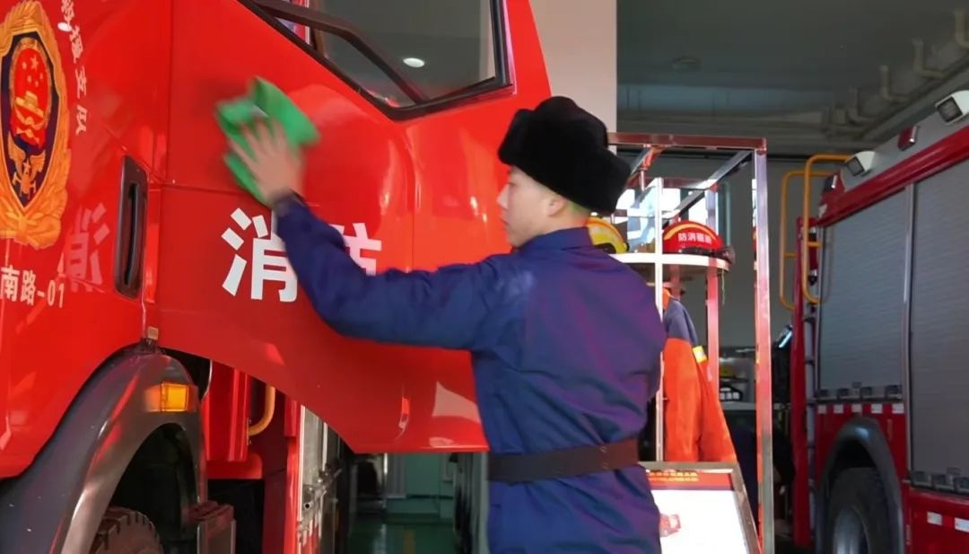 春节万家团圆时，他们为何不能回家？揭秘消防员的坚守与奉献  第5张