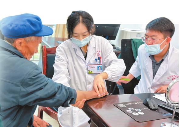 省中医医院专家下乡，基层医疗难题能否迎刃而解？  第2张