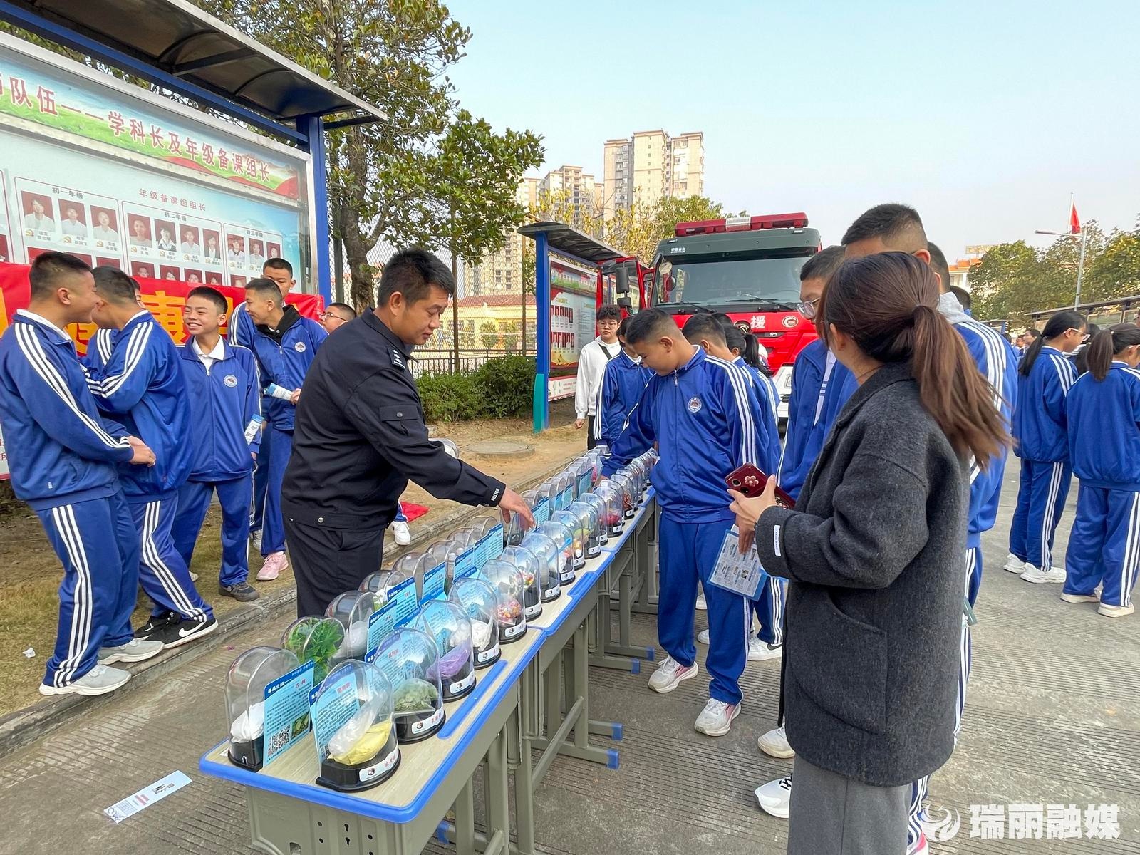 瑞丽国防教育日：如何通过沉浸式活动强化市民的安全意识？  第8张