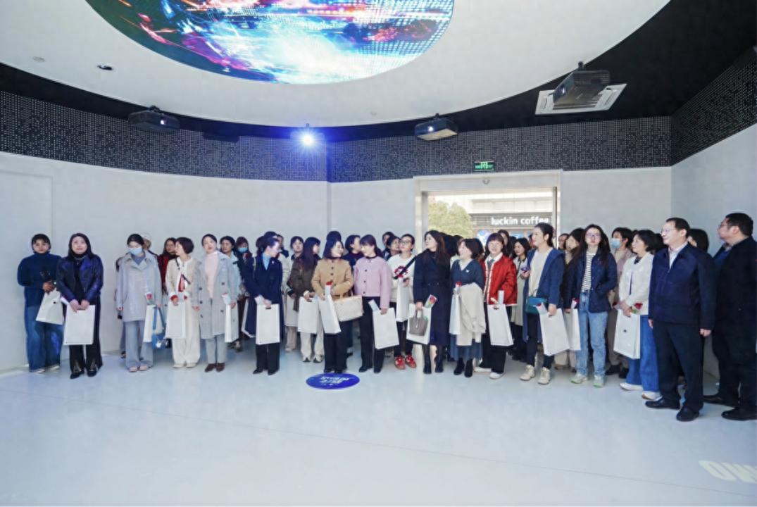 武汉都市圈巾帼科创荟江汉行：前沿科技如何改变未来生活？