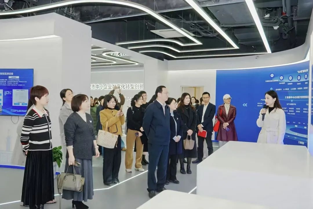 武汉都市圈巾帼科创荟江汉行：前沿科技如何改变未来生活？  第4张