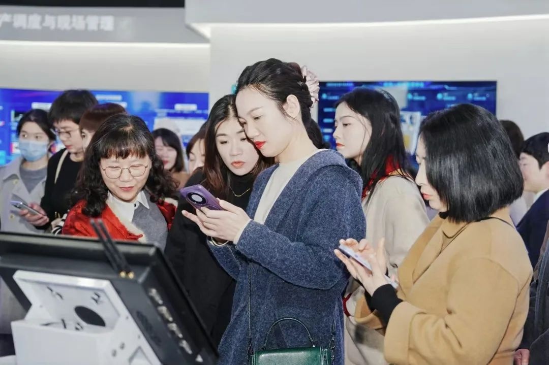 武汉都市圈巾帼科创荟江汉行：前沿科技如何改变未来生活？  第6张