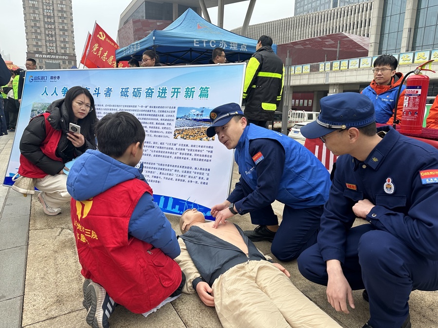 雷锋精神如何在烟台港焕发新生？这群青年志愿者给出了暖心答案  第6张