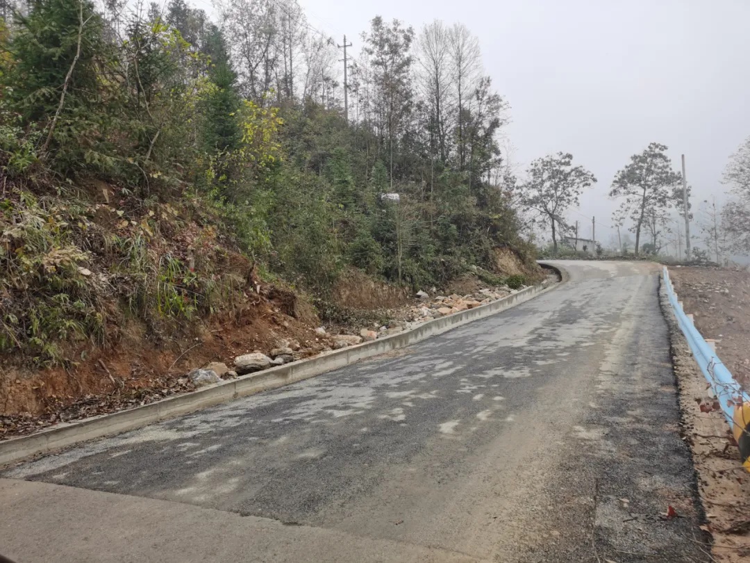 坑洼变坦途！兴仁市这条‘过山车’路是如何华丽转身的？  第3张