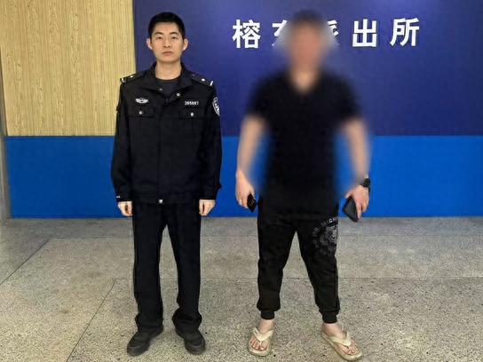 热心群众拾金不昧，民警救助迷路老人：警民情深值不值得赞颂？