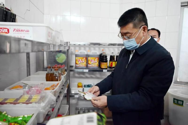 市长带队深入职高检查食品安全!亲自体验就餐背后有何深意?  第2张