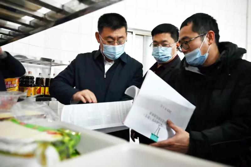 市长带队深入职高检查食品安全!亲自体验就餐背后有何深意?  第3张