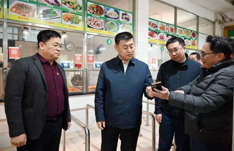 市长带队深入职高检查食品安全!亲自体验就餐背后有何深意?  第6张