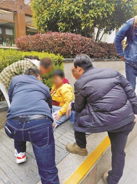 宁海医护团队中山陵遇急症者!他们能成功救援吗?