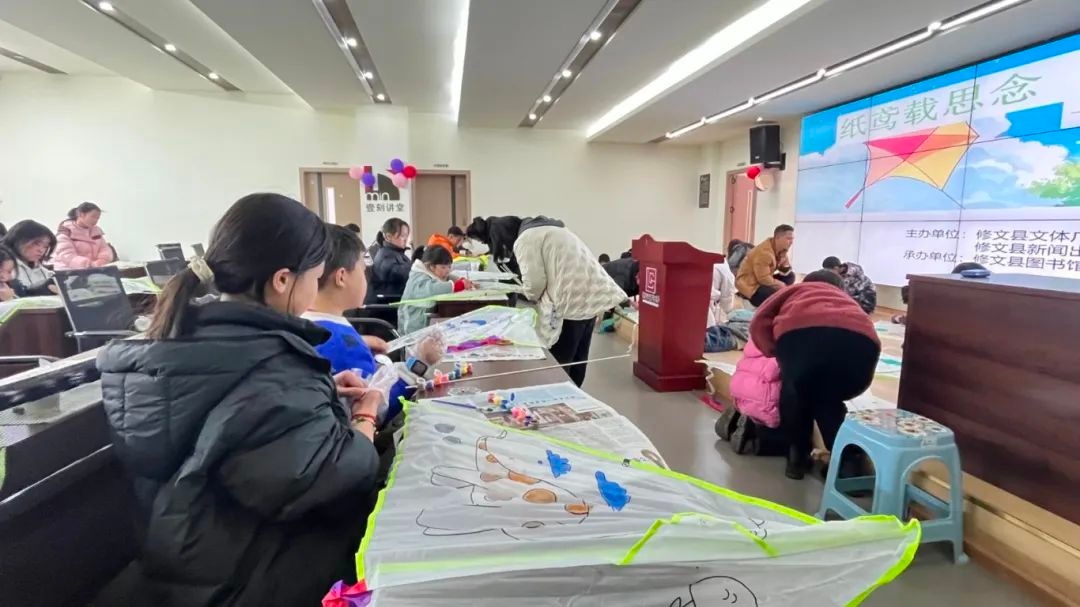纸鸢载思念，书香寄清明！这场别开生面的活动为何吸引众多亲子家庭？  第2张