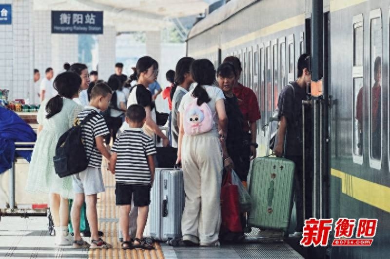 2025年广西假期叠加，衡阳火车站如何保障旅客出行?!