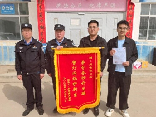 孕妇临产遇交通高峰，民警如何开通绿色通道？感谢警察守护生命