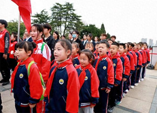 肥西县这场清明活动为何吸引20余组家庭参与？绿色祭扫新风尚引领未来