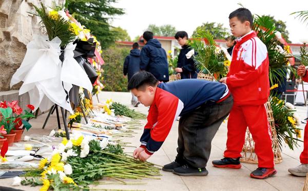 肥西县这场清明活动为何吸引20余组家庭参与？绿色祭扫新风尚引领未来  第2张