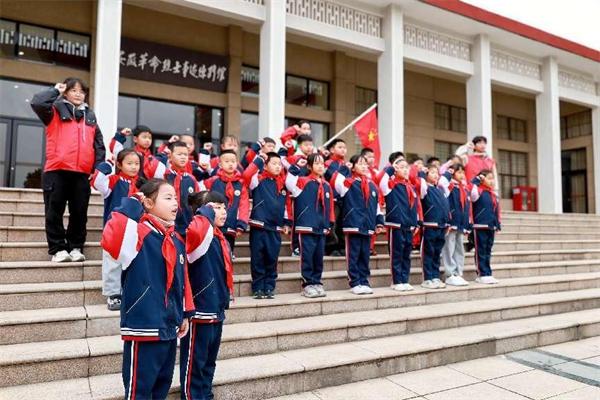 肥西县这场清明活动为何吸引20余组家庭参与？绿色祭扫新风尚引领未来  第3张