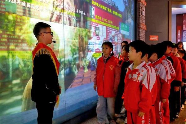 肥西县这场清明活动为何吸引20余组家庭参与？绿色祭扫新风尚引领未来  第5张