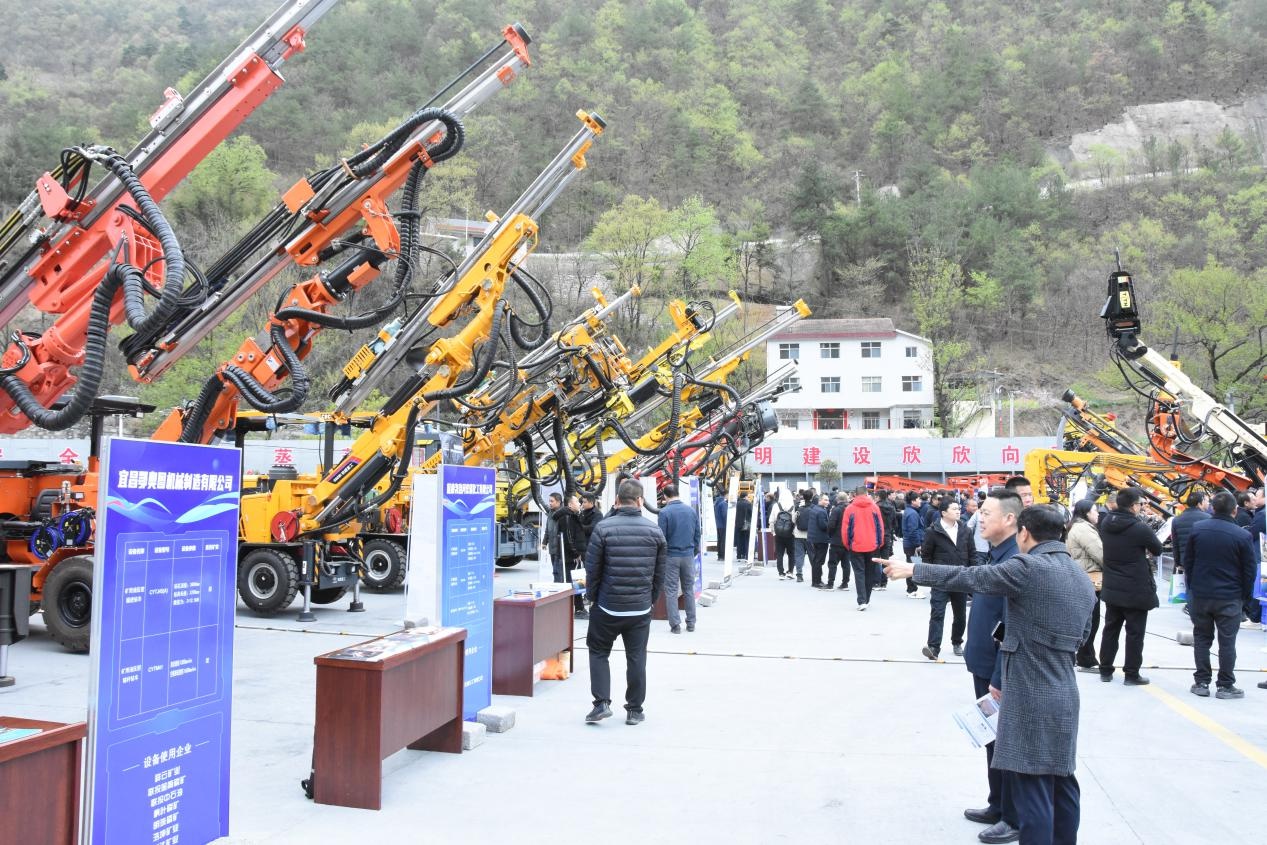 湖北非煤矿山迎来智能革命！20家企业争相抢购的掘进台车究竟有何魔力？  第2张