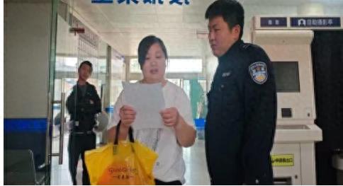 居住证过期面临中考报名难题？看西安民警如何紧急化解