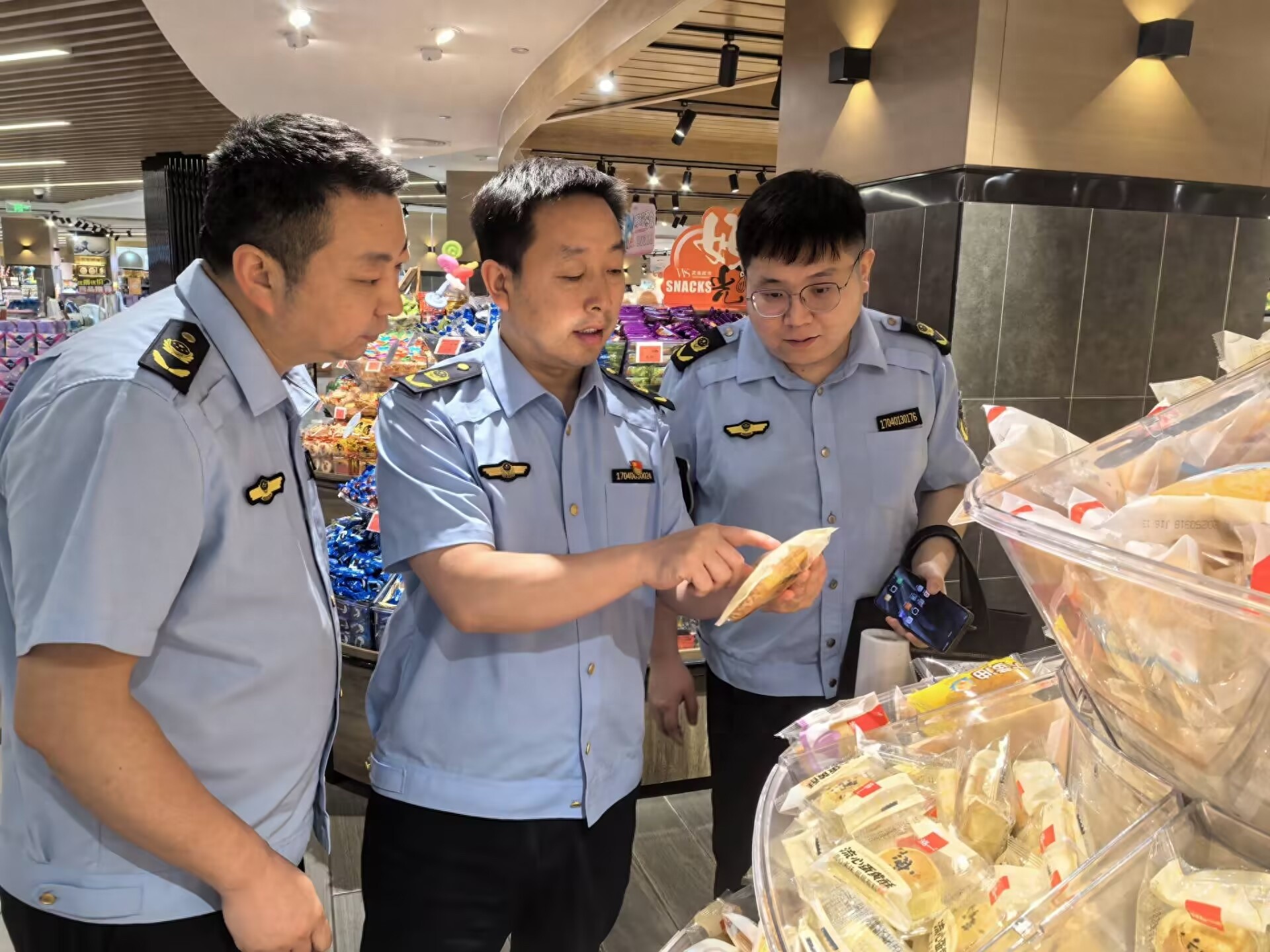 4月29日十堰市市场监管局开展节前食品安全检查！咋回事？
