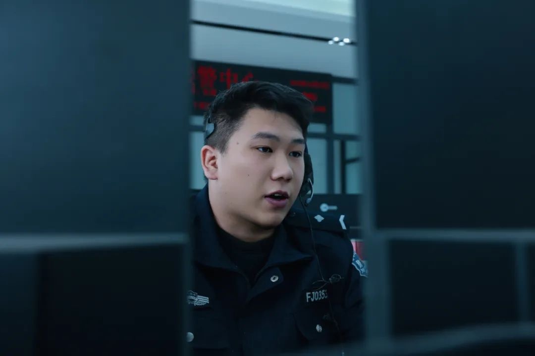 春末警灯闪耀！劳动者节日里，110接警员的这份敬意咋传递的？  第2张