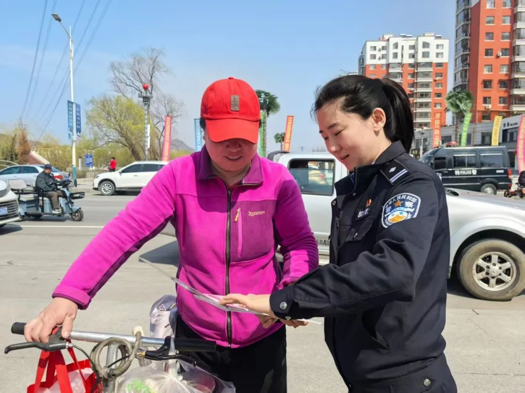 五一假期，他们穿梭在大街小巷守护平安，凭啥？  第6张