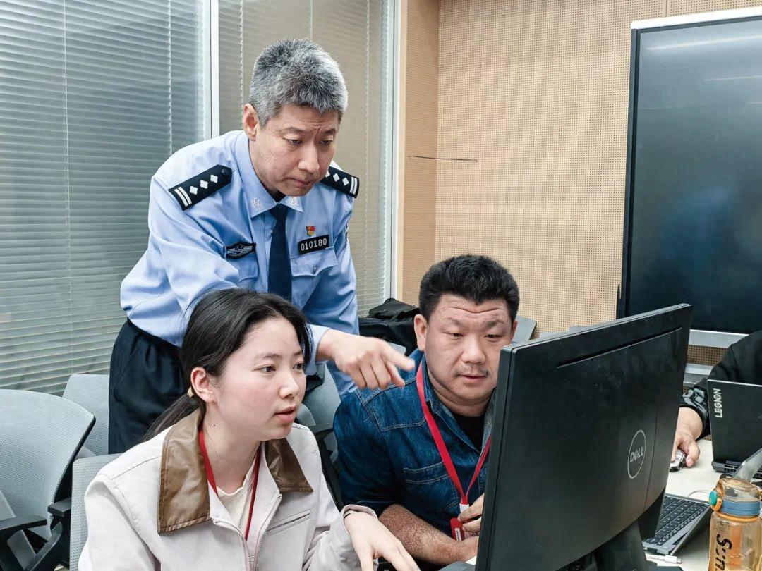 从打破政务壁垒到科技与警务的碰撞！毛博文的故事有多燃？  第1张