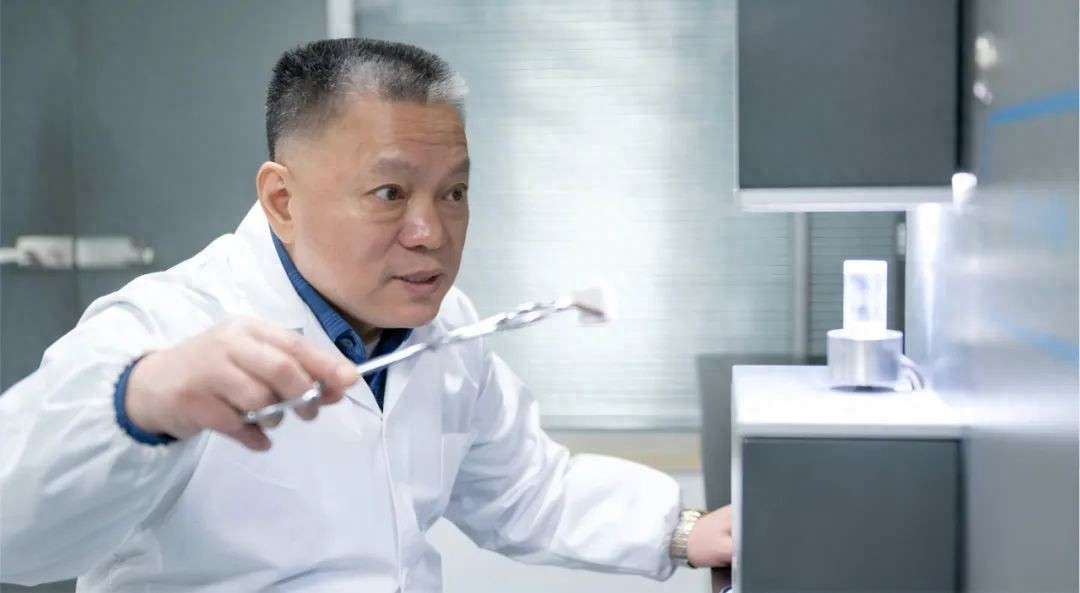 胸怀国之大者！张新功如何用科技破解废塑料循环利用难题？