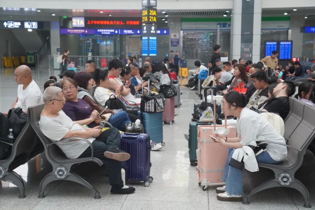 五一临近！重庆北站5000余把新座椅上岗，你的候车体验升级了吗？  第4张