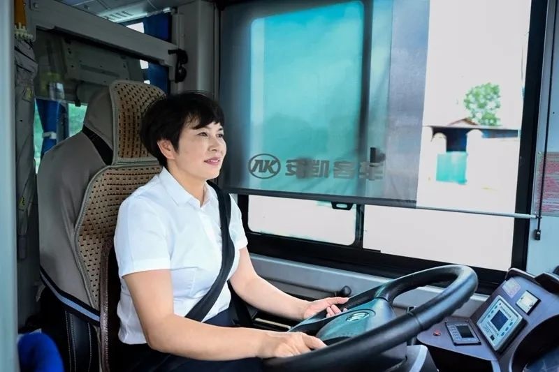 五一聚焦！这些全国劳模在岗实况，1分钟负责60秒有多震撼？  第3张
