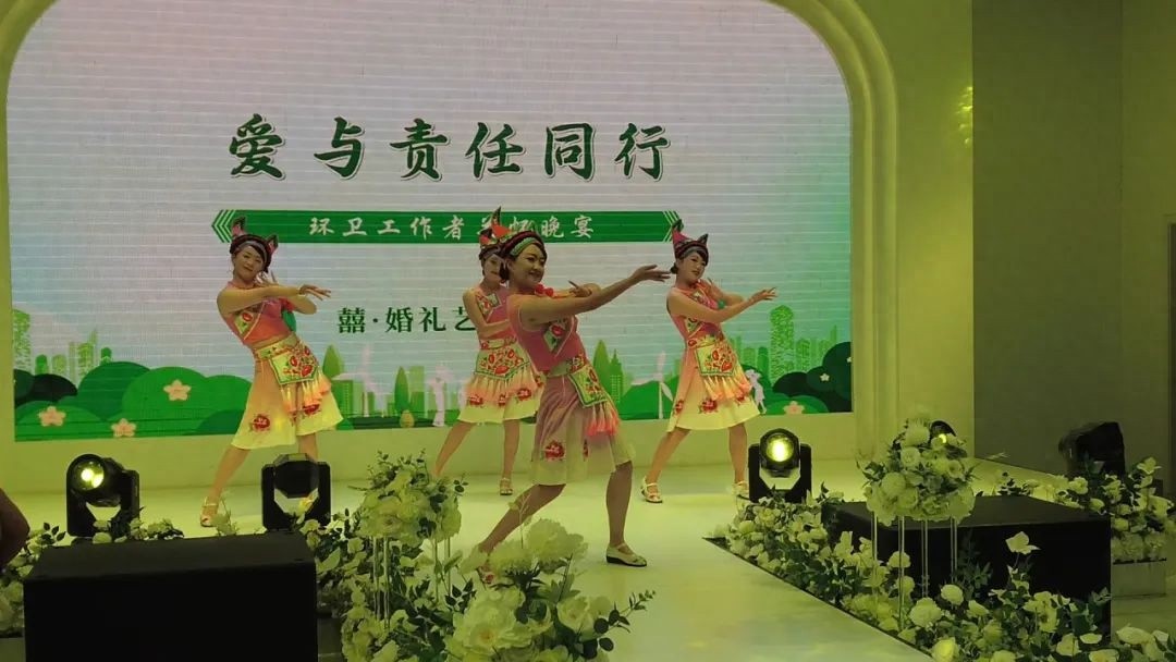 五一节囍·婚礼艺术中心宴请全县200余环卫工人，这是怎样的暖心之举！？