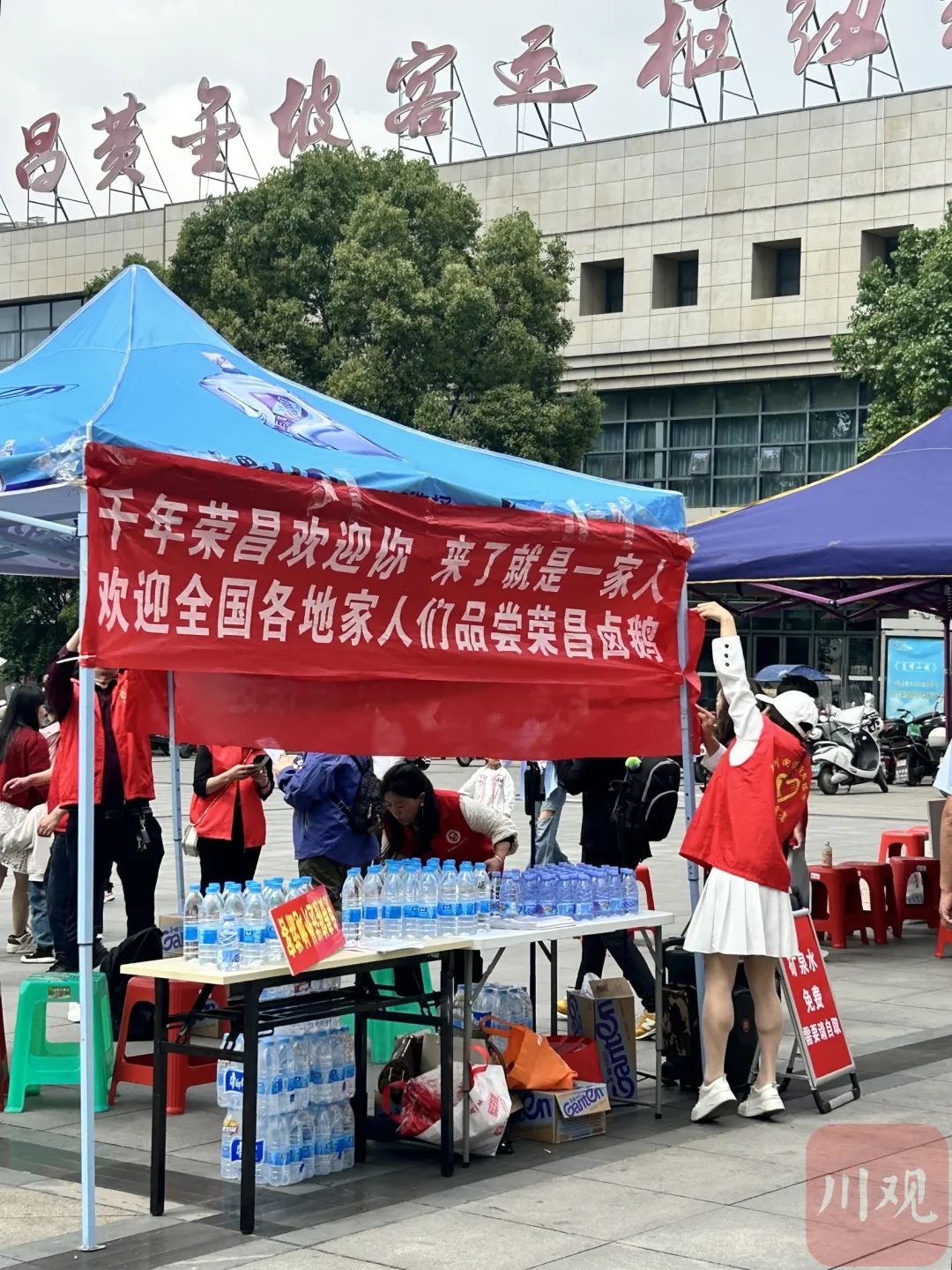 卤鹅哥爆火！荣昌五一节凭啥能成新任顶流？消费总额激增超30亿  第4张