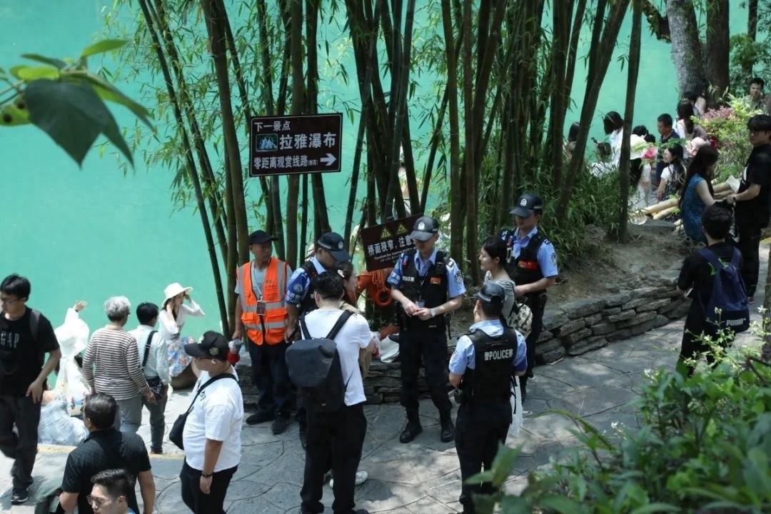 五一别人在休假，荔波这群人却默默坚守岗位！你知道是谁吗？