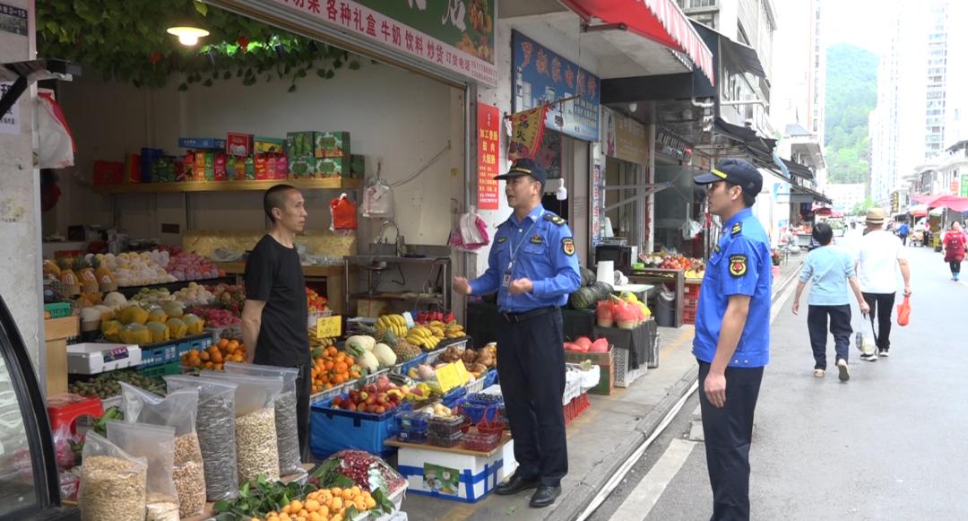 五一别人在休假，荔波这群人却默默坚守岗位！你知道是谁吗？  第13张