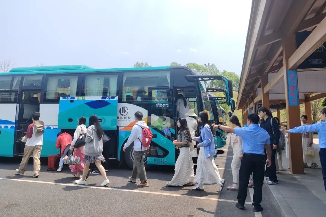 五一别人在休假，荔波这群人却默默坚守岗位！你知道是谁吗？  第4张