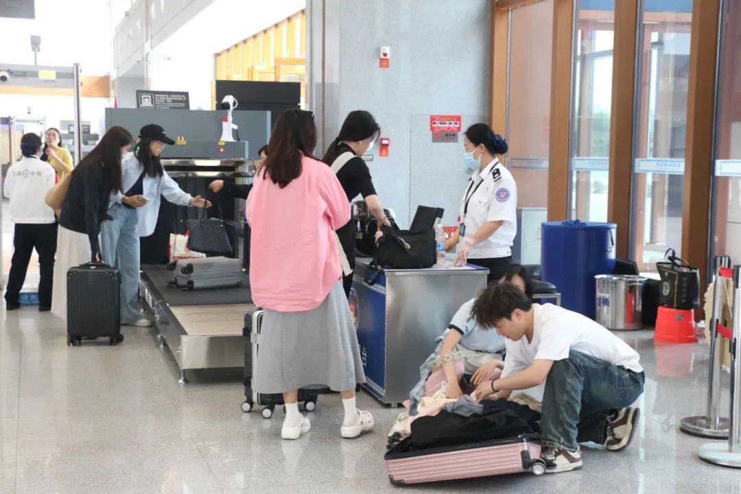 五一别人在休假，荔波这群人却默默坚守岗位！你知道是谁吗？  第6张