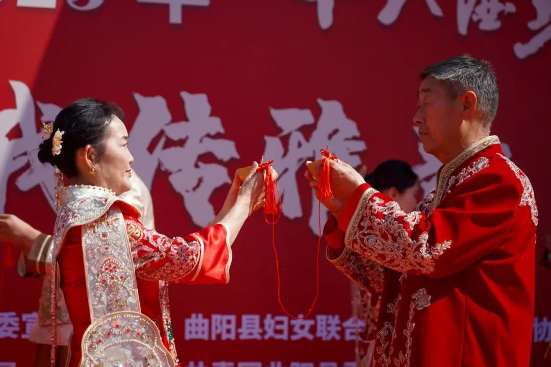 5月1日曲阳县集体婚礼超震撼！倡导新风，10对新人许下怎样的期许？  第2张
