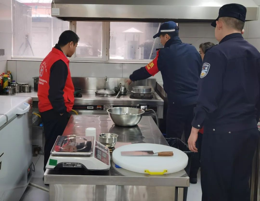 节日阖家欢乐时河南派出所全员坚守！守护平安你知道他们多拼吗？  第3张