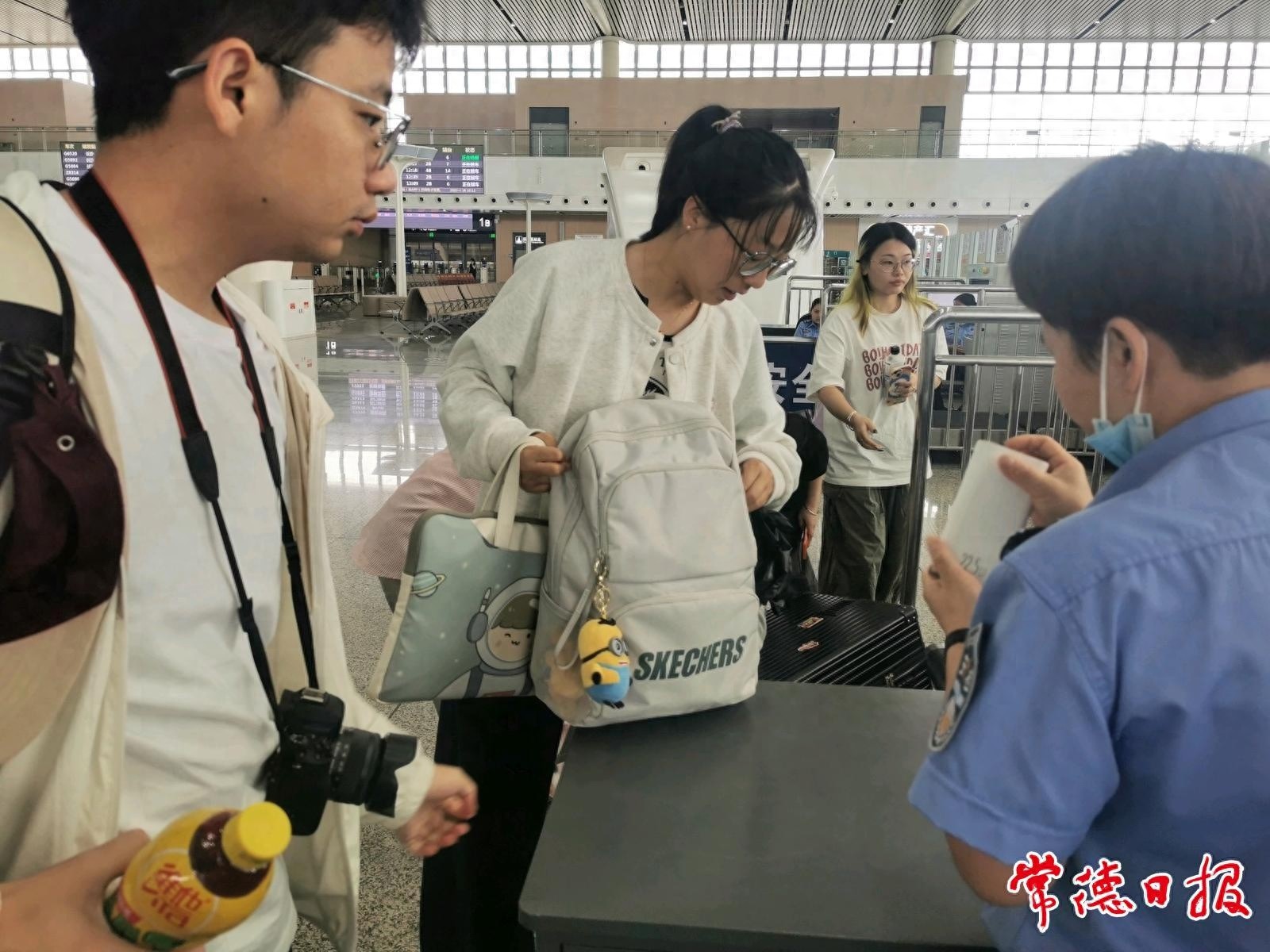 五一假期首日常德火车站客流激增！3.5万人次高峰咋应对？
