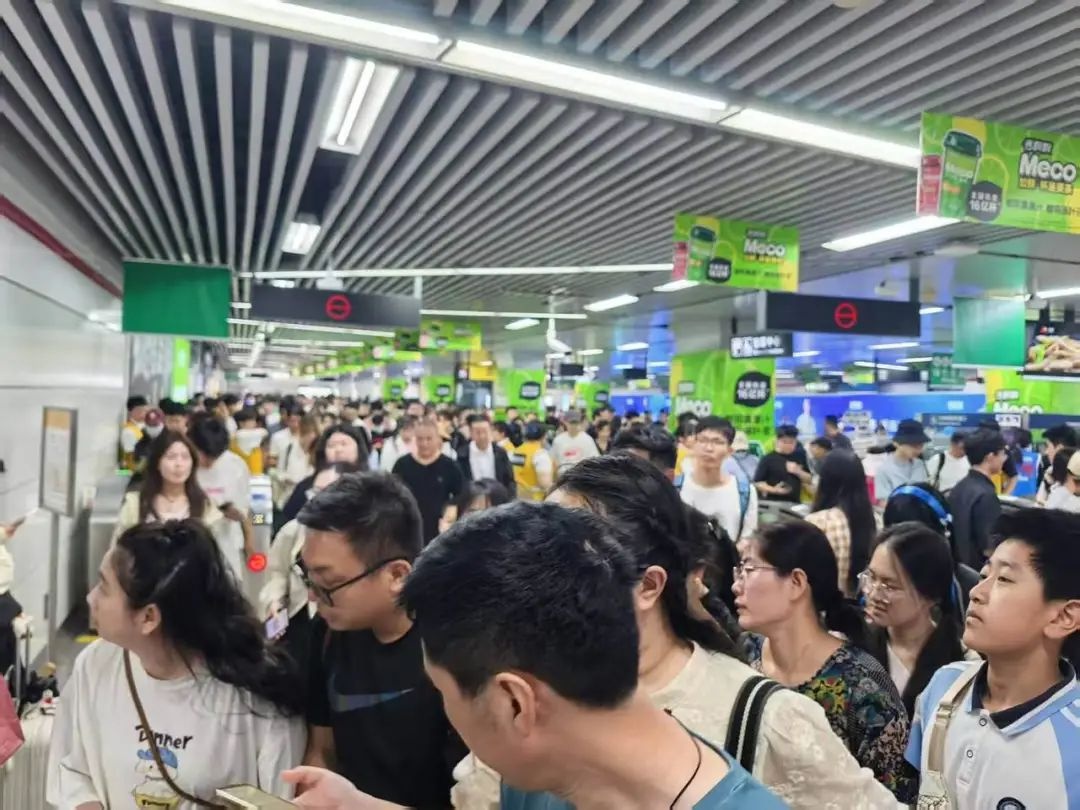 五一假期首日杭州地铁龙翔桥站客流爆棚！你知道如何进站吗？  第3张